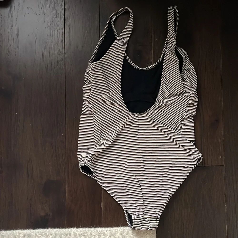 Pez D’Or Maternity Swimsuit - Picture 5 of 9